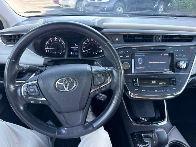 Used 2018 Toyota Avalon Limited FWD image 3
