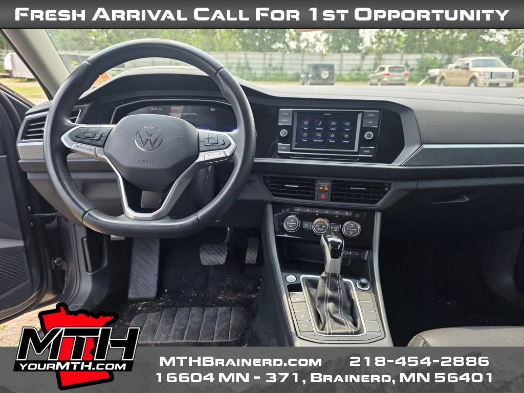 Used 2024 Volkswagen Jetta SE FWD image 11