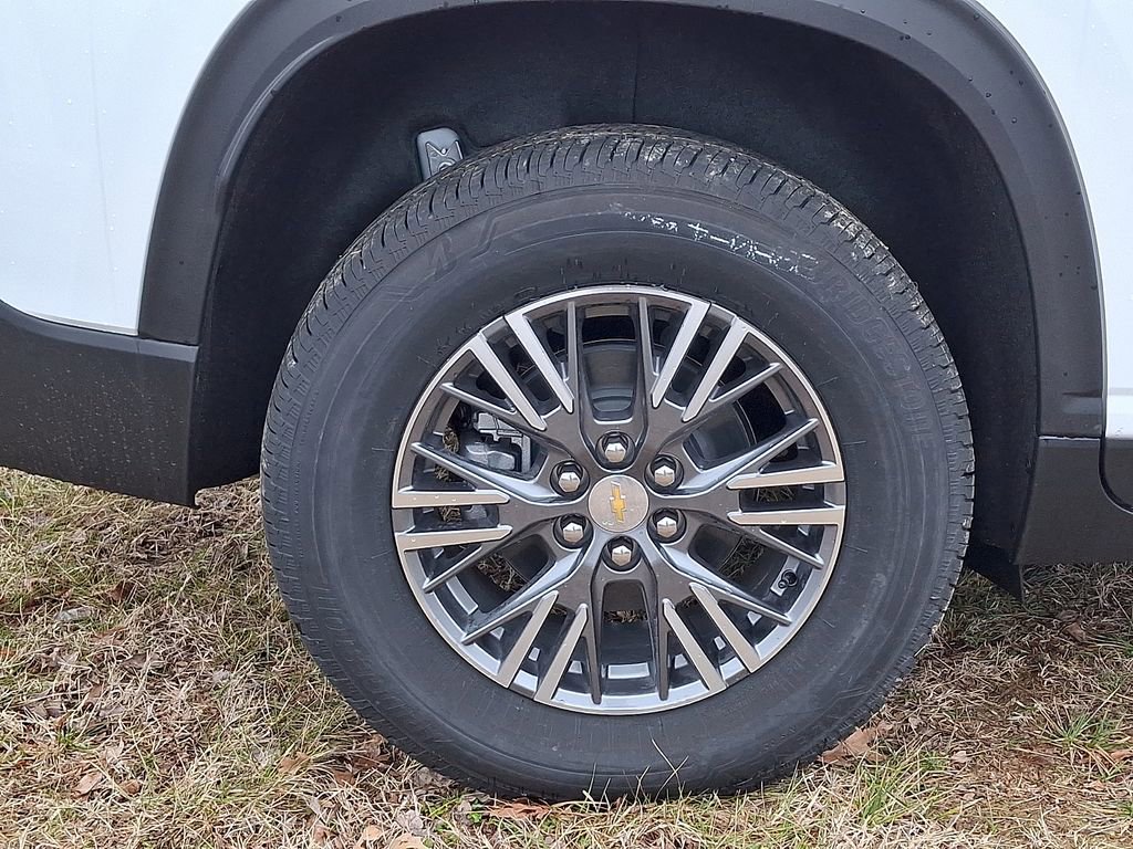 New 2026 Chevrolet Traverse LT w/ LPO, Floor Liner Package FWD image 5