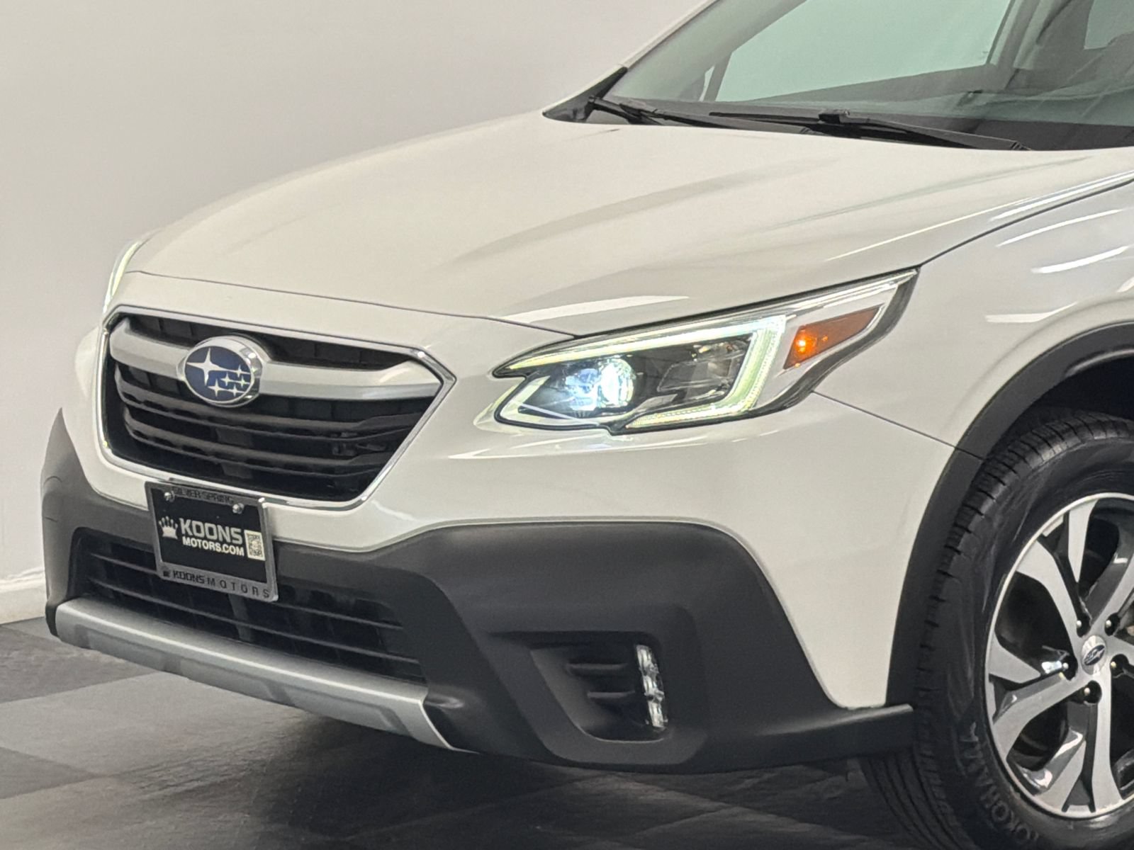Used 2022 Subaru Outback Limited AWD/4WD image 2
