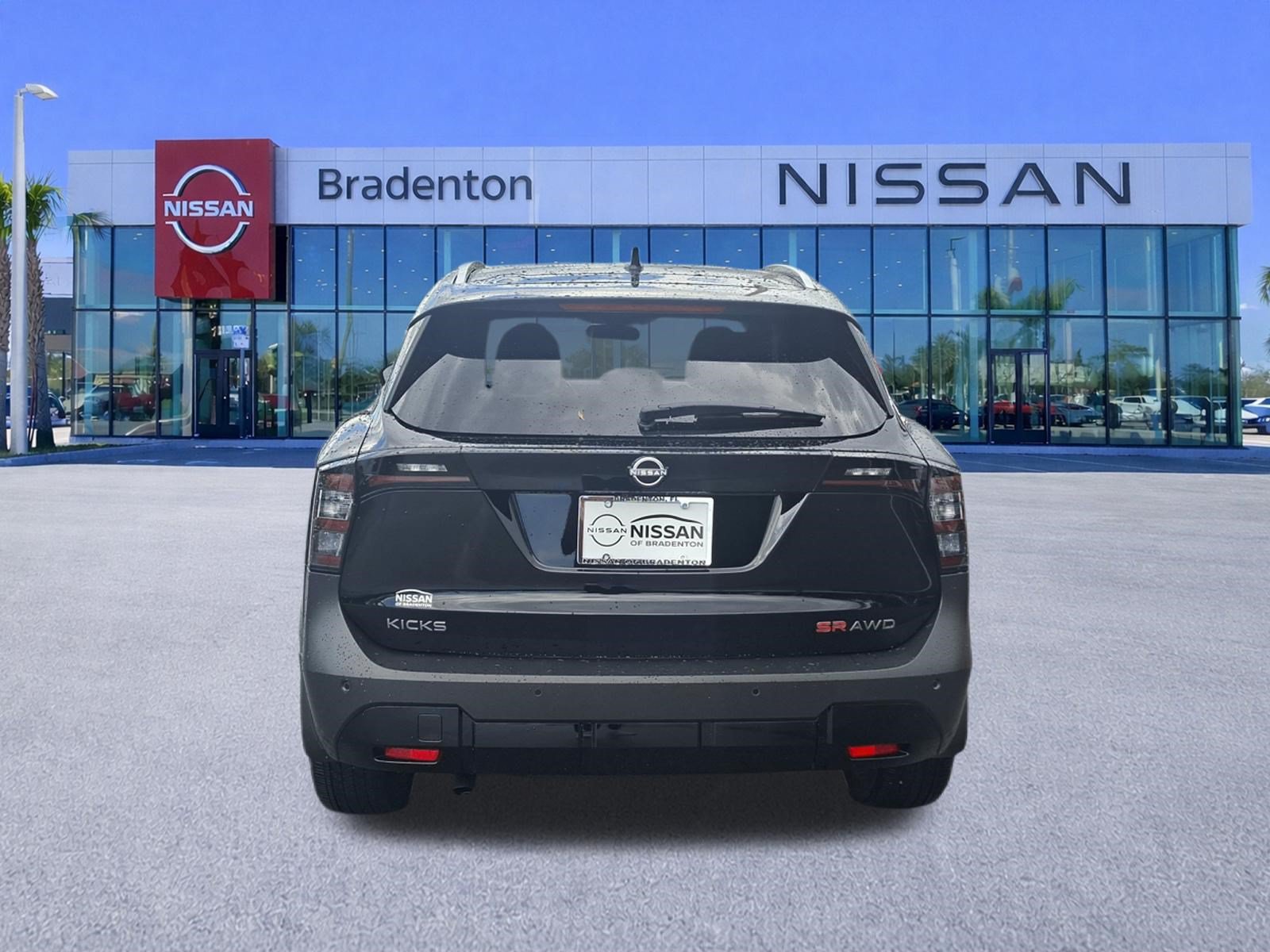 Used 2025 Nissan Kicks SR AWD/4WD image 6