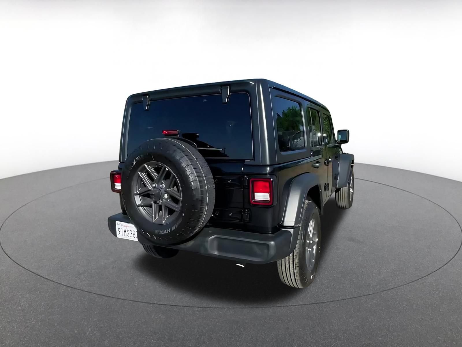 Used 2025 Jeep Wrangler Unlimited Sport AWD/4WD image 11