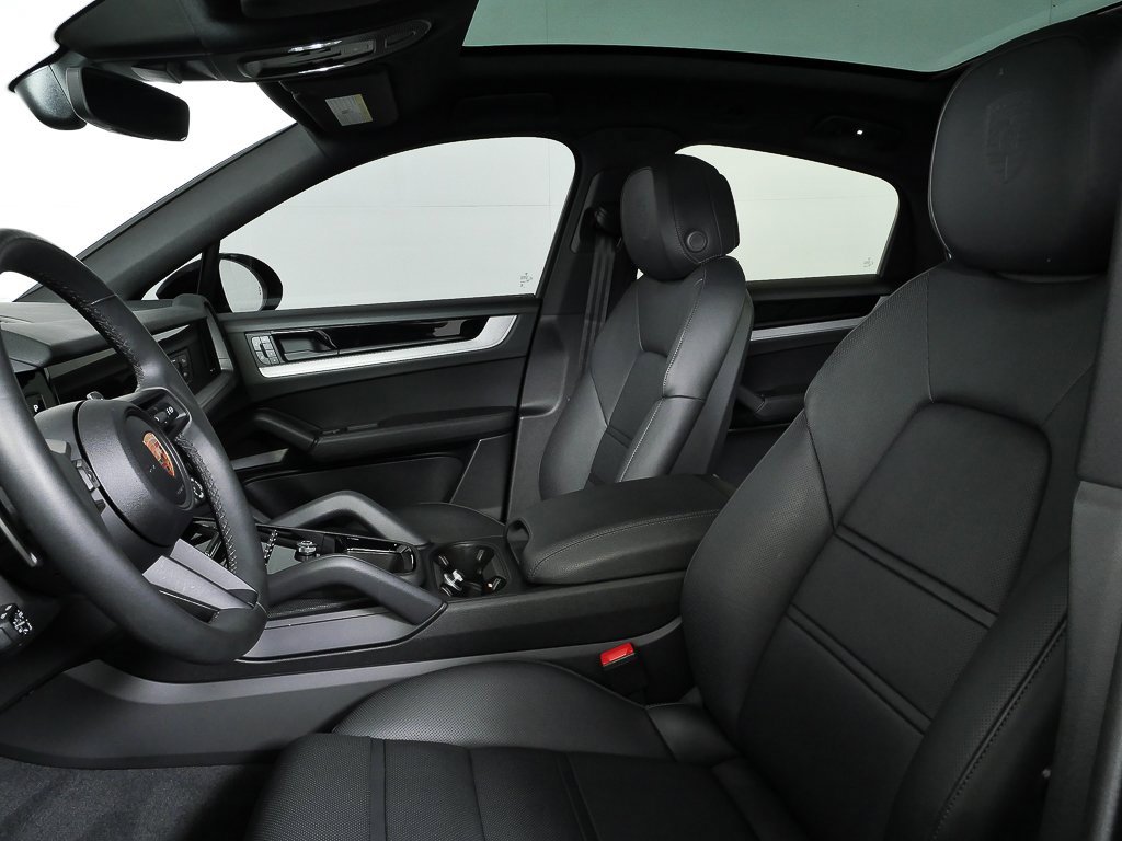 Certified 2025 Porsche Cayenne S image 5