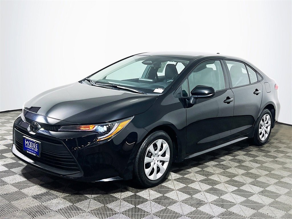 Used 2025 Toyota Corolla LE image 4