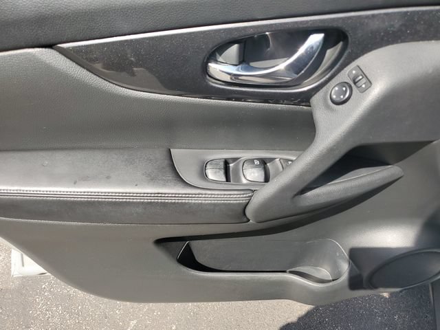 Used 2017 Nissan Rogue S w/ S Appearance Package AWD/4WD image 19