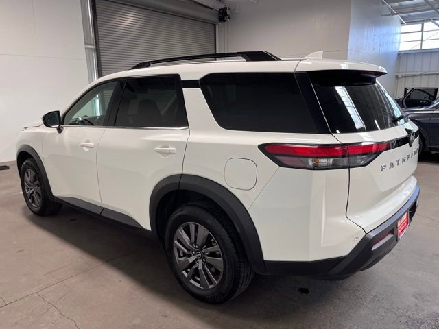 Used 2024 Nissan Pathfinder SV image 5