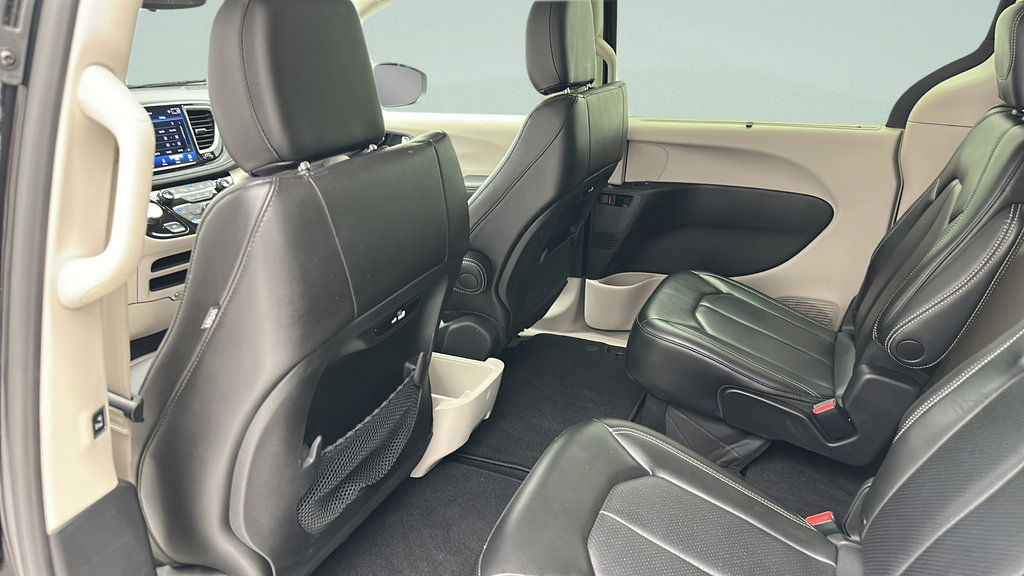 Used 2023 Chrysler Pacifica Touring-L AWD/4WD image 11