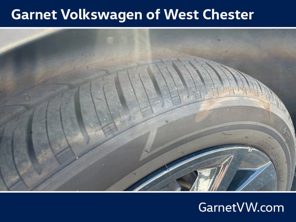 Certified 2025 Volkswagen Jetta SE w/ Black Wheel Package FWD image 18