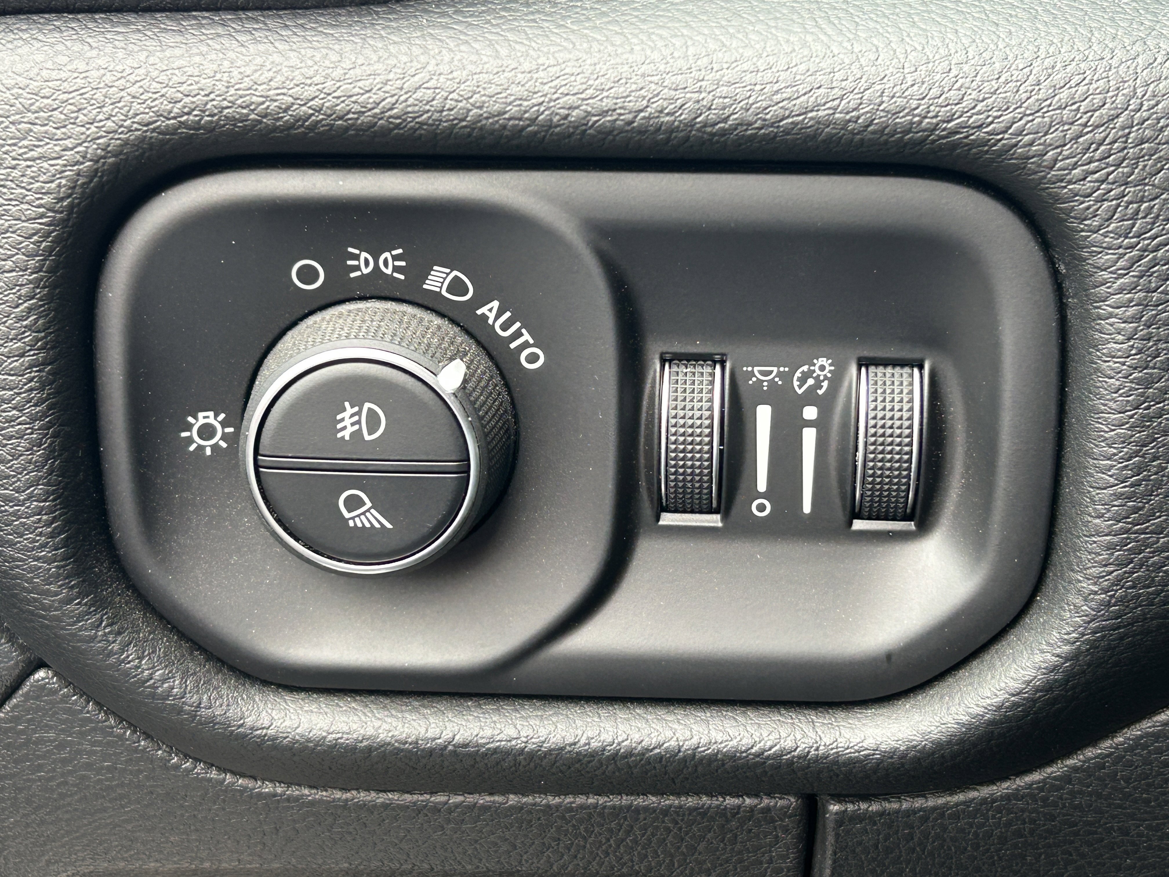 Certified 2021 RAM 1500 Laramie image 23