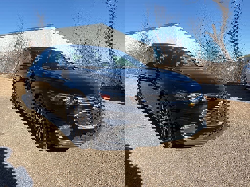 Used 2018 Chevrolet Malibu LT image 3