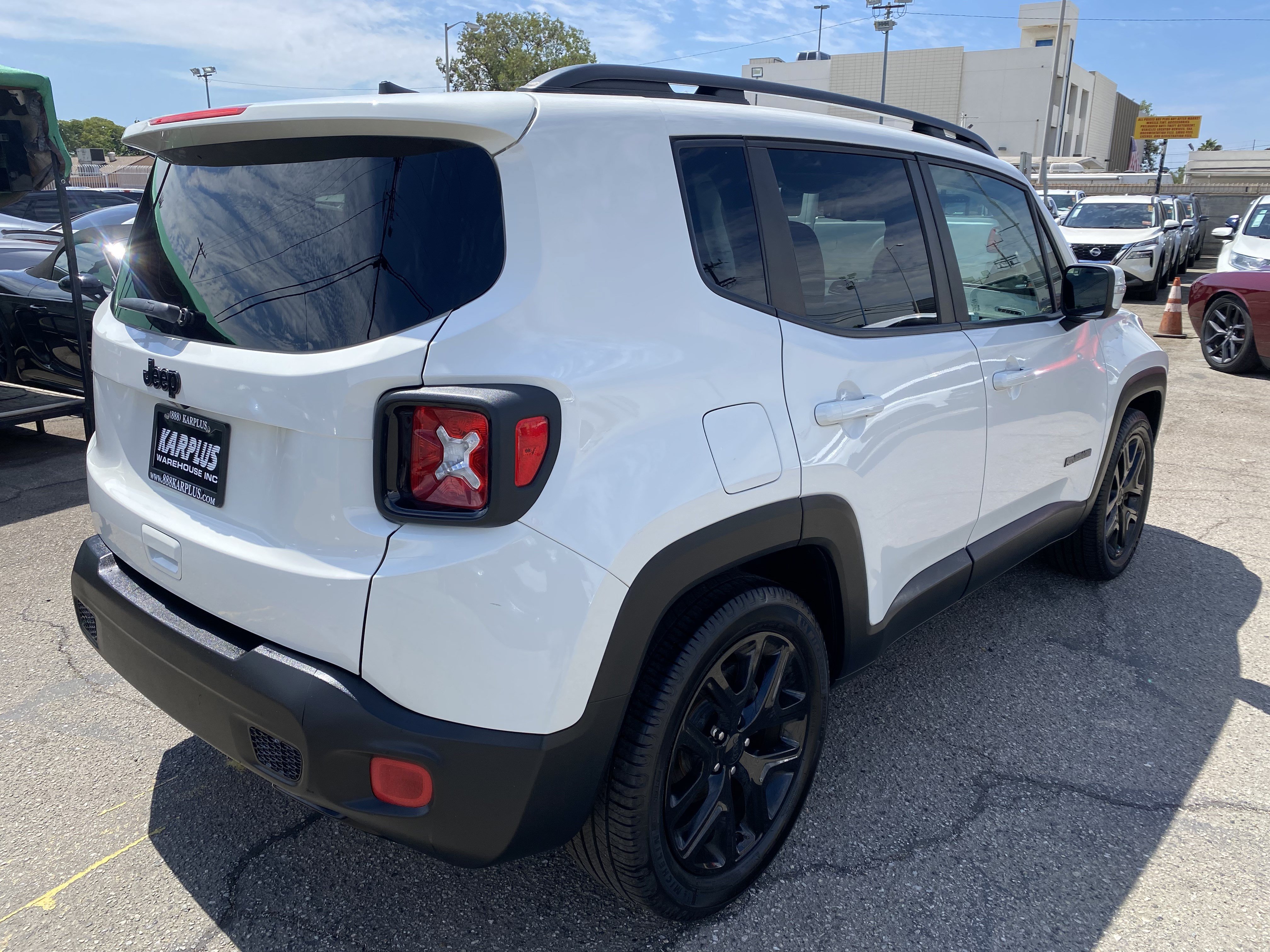 Used 2018 Jeep Renegade Altitude w/ UConnect 8.4 Nav Group FWD image 10