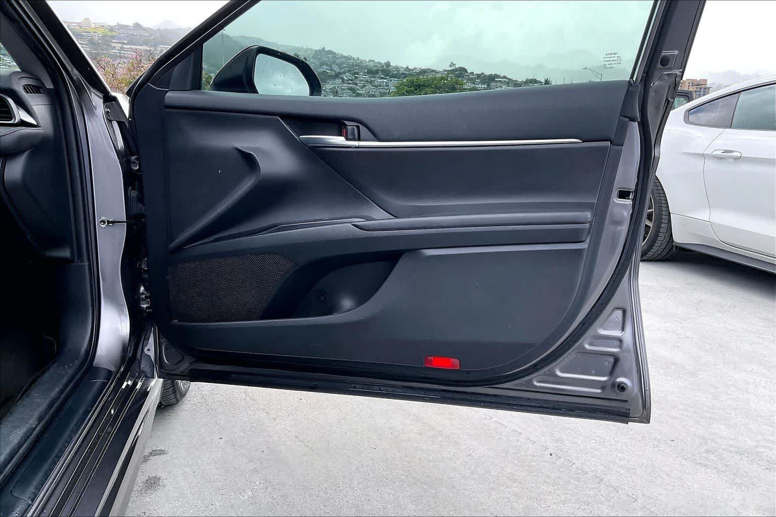 Used 2020 Toyota Camry SE FWD image 28