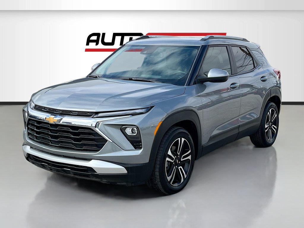 Used 2024 Chevrolet TrailBlazer LT w/ Convenience Package FWD image 3