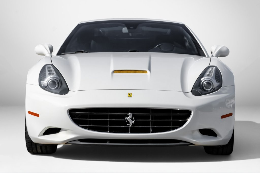 Used 2014 Ferrari California RWD image 4