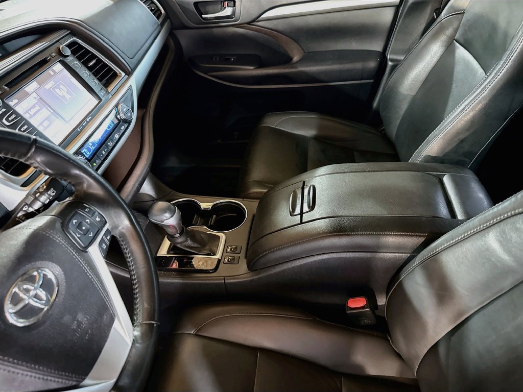 Used 2019 Toyota Highlander XLE FWD image 26