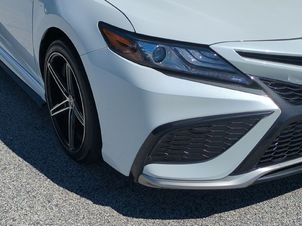 Used 2021 Toyota Camry XSE FWD image 9