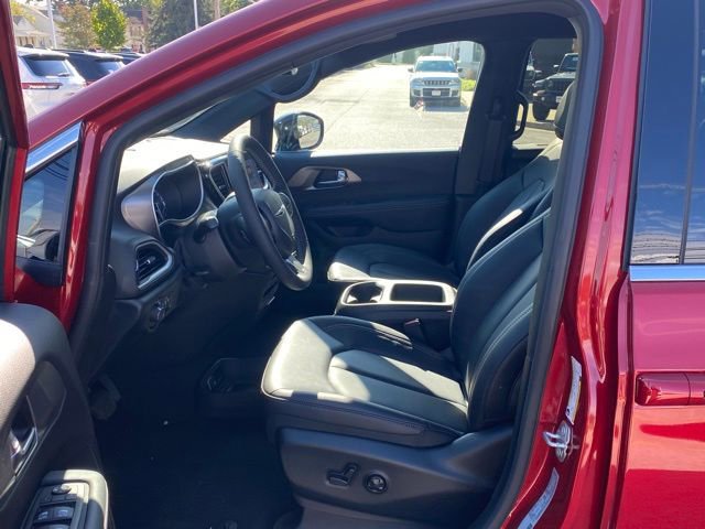 New 2026 Chrysler Voyager LX image 15