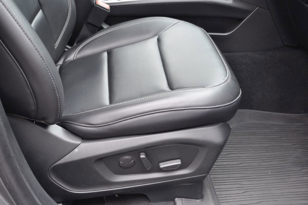 Used 2024 Ford Explorer XLT w/ Equipment Group 202A image 20