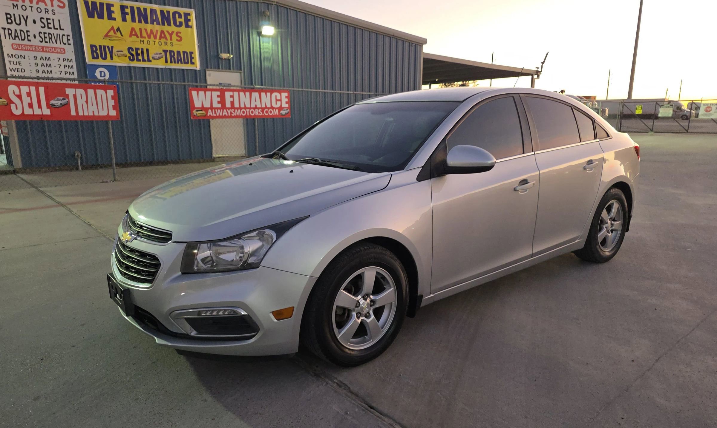 Used 2015 Chevrolet Cruze LT FWD image 2