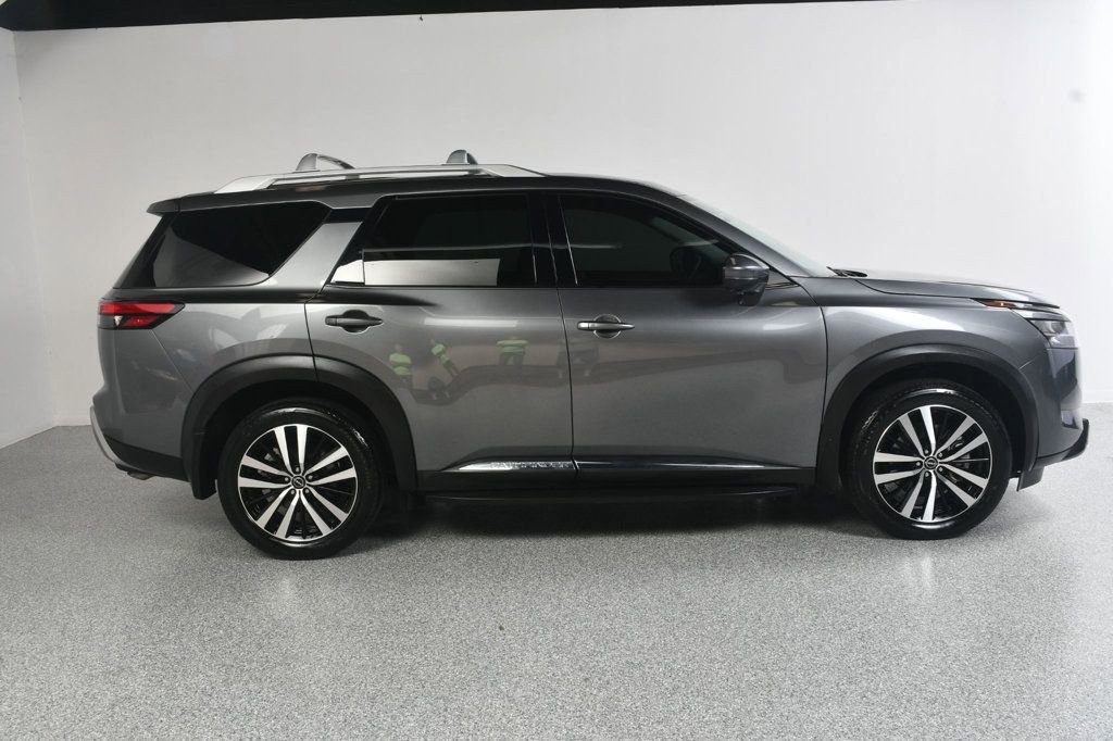 Used 2024 Nissan Pathfinder Platinum FWD image 4