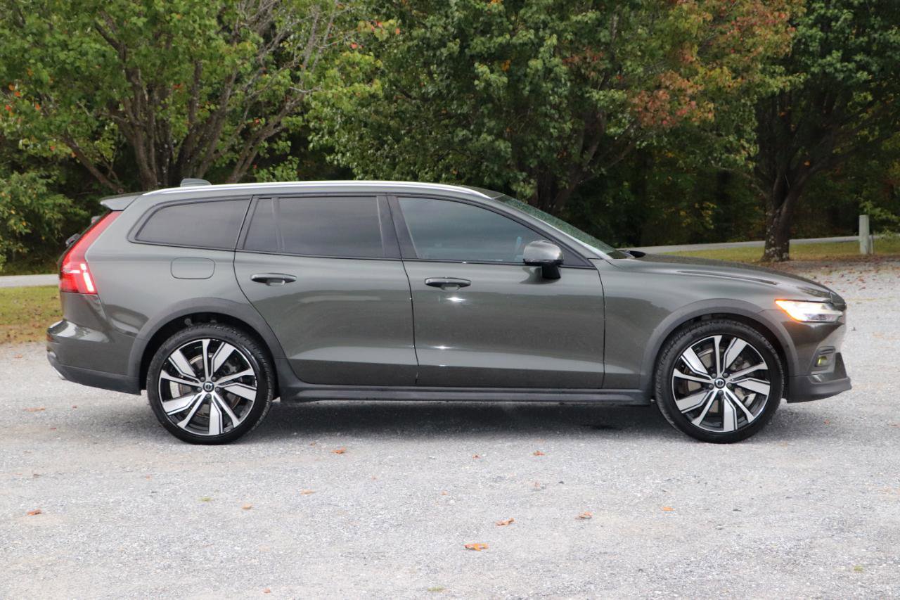 Used 2021 Volvo V60 T5 Cross Country w/ Advanced Package AWD/4WD image 3