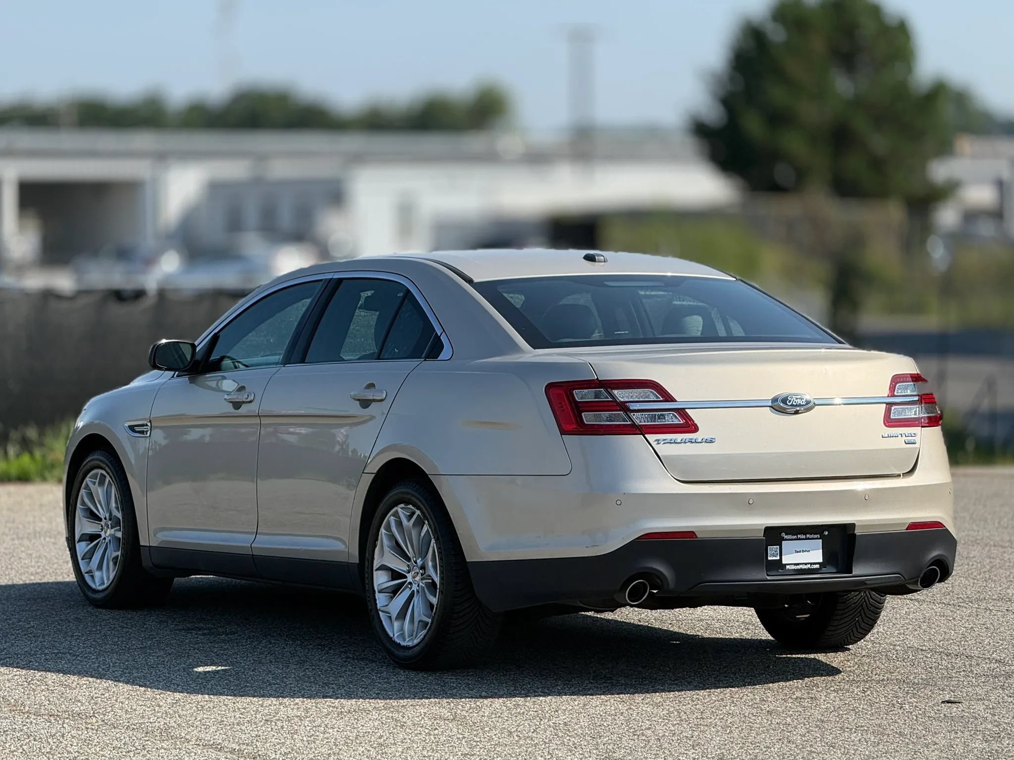 Used 2018 Ford Taurus Limited w/ Driver Assist Package AWD/4WD image 10
