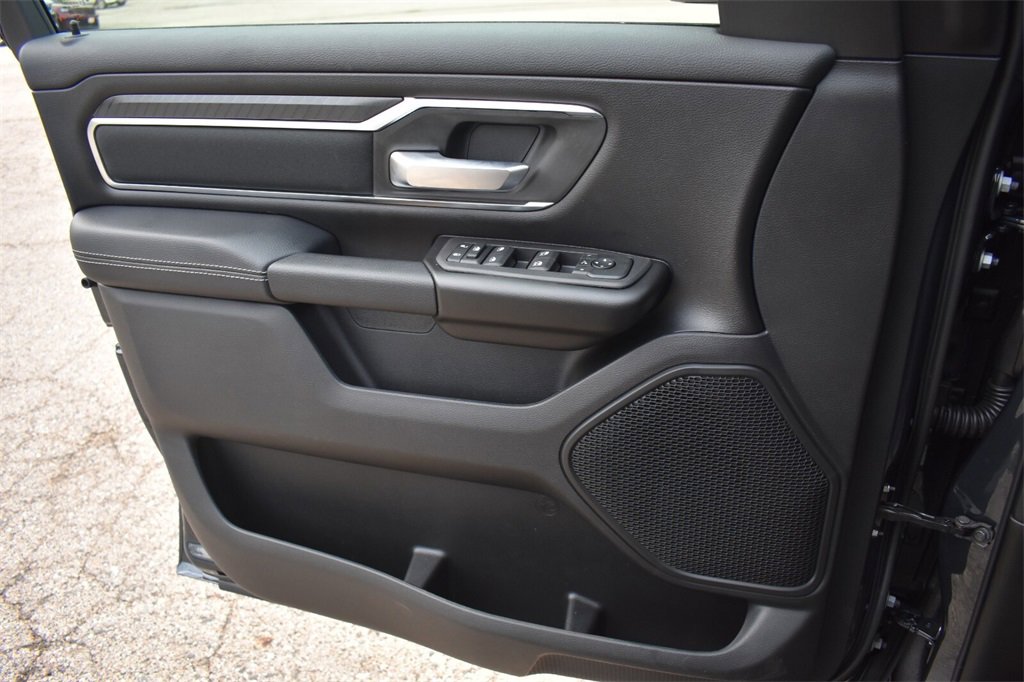 New 2026 RAM 1500 4x4 Crew Cab image 38
