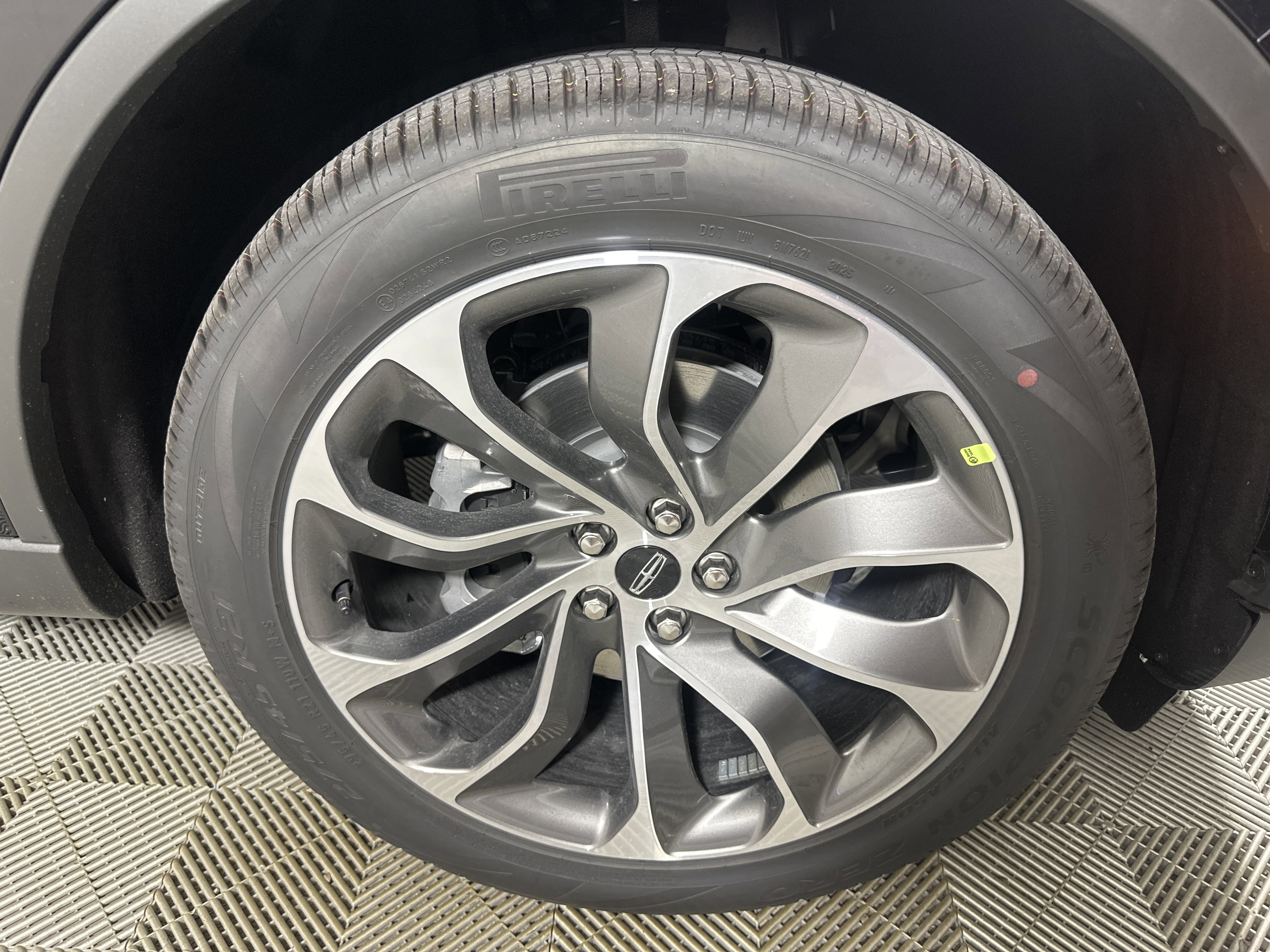 New 2025 Lincoln Aviator AWD image 28