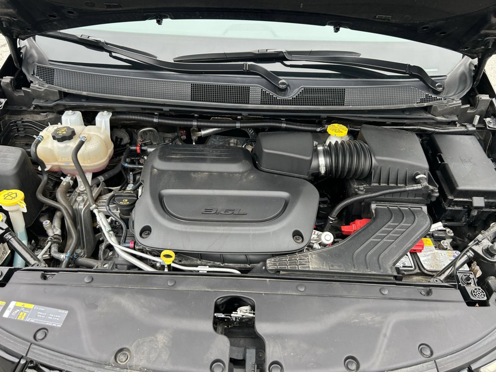 Used 2025 Chrysler Pacifica Limited FWD image 30