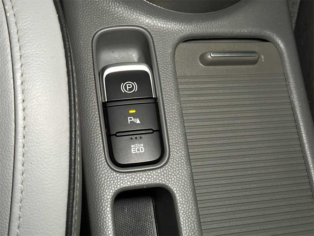 Used 2018 Kia Soul EV + w/ Sun & Fun Package image 31