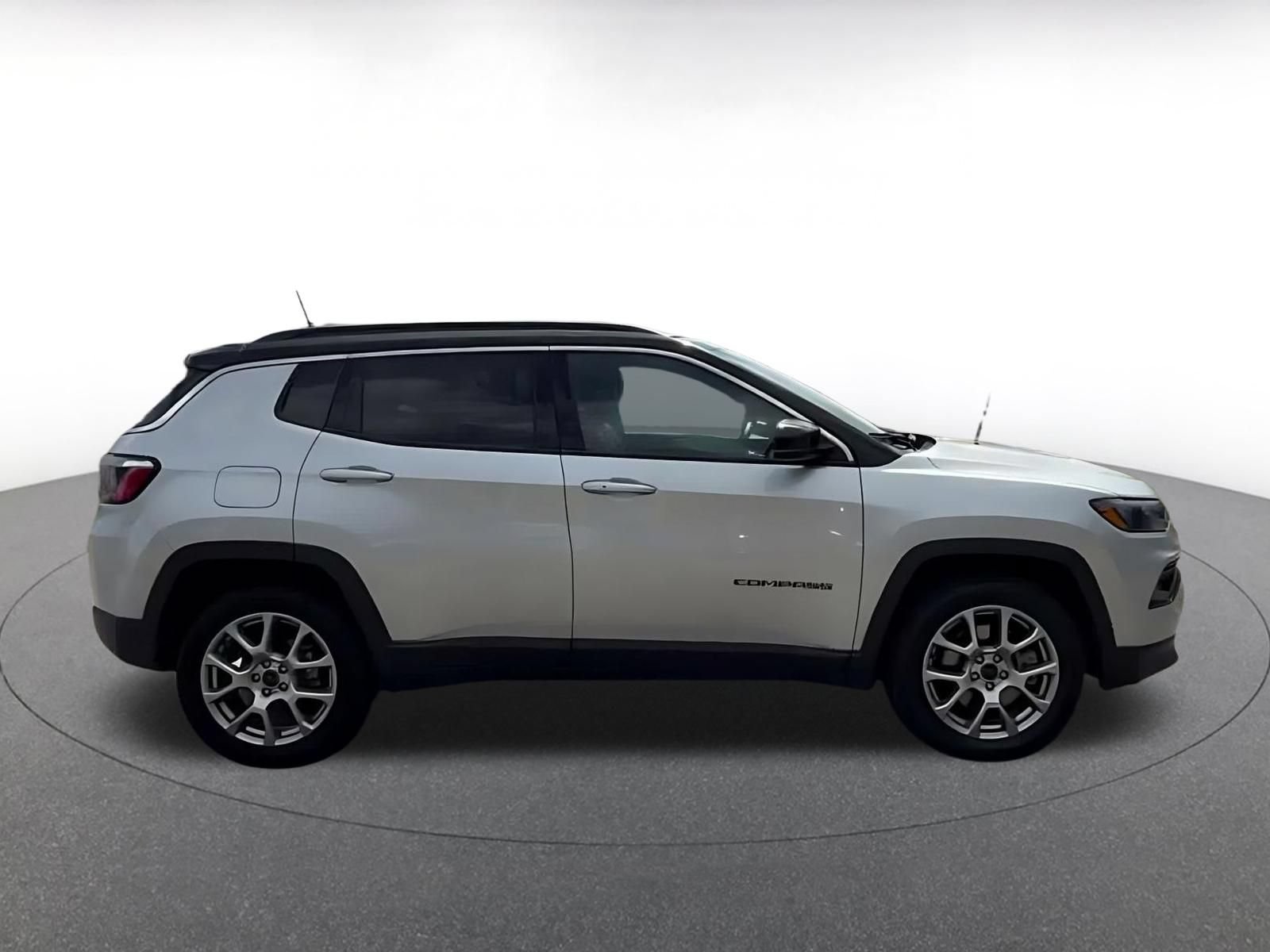 Used 2025 Jeep Compass Limited AWD/4WD image 15