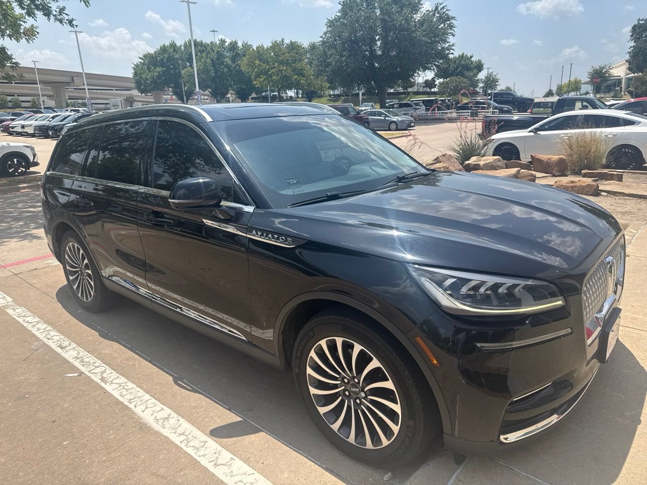 Used 2023 Lincoln Aviator Reserve w/ Equipment Group 201A AWD/4WD image 2