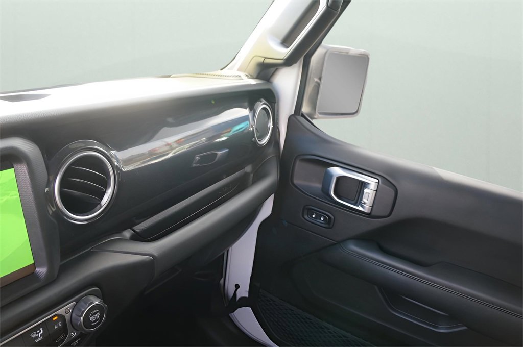 Used 2023 Jeep Wrangler Sahara image 27