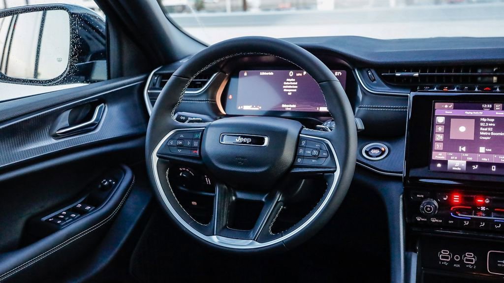 New 2025 Jeep Grand Cherokee Altitude image 16