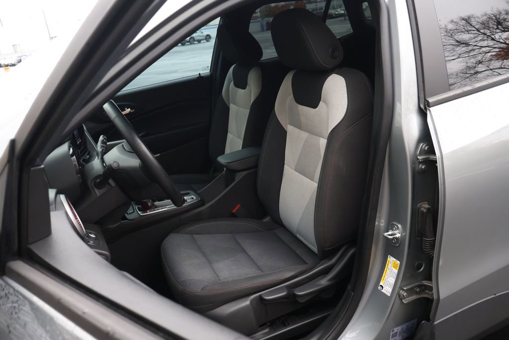 Used 2024 Chevrolet Trax RS image 30