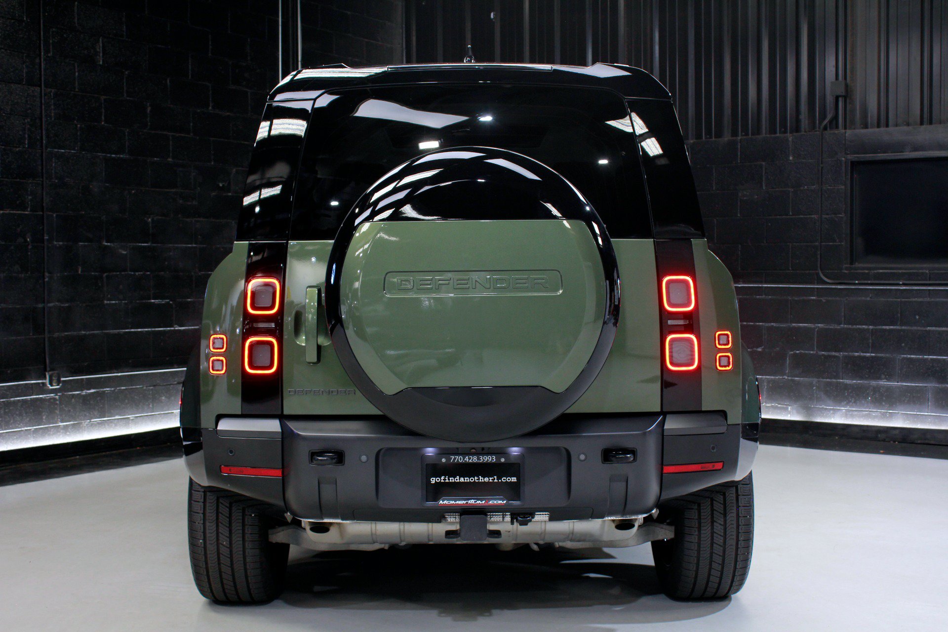 Used 2026 Land Rover Defender 110 X-Dynamic SE AWD/4WD image 17