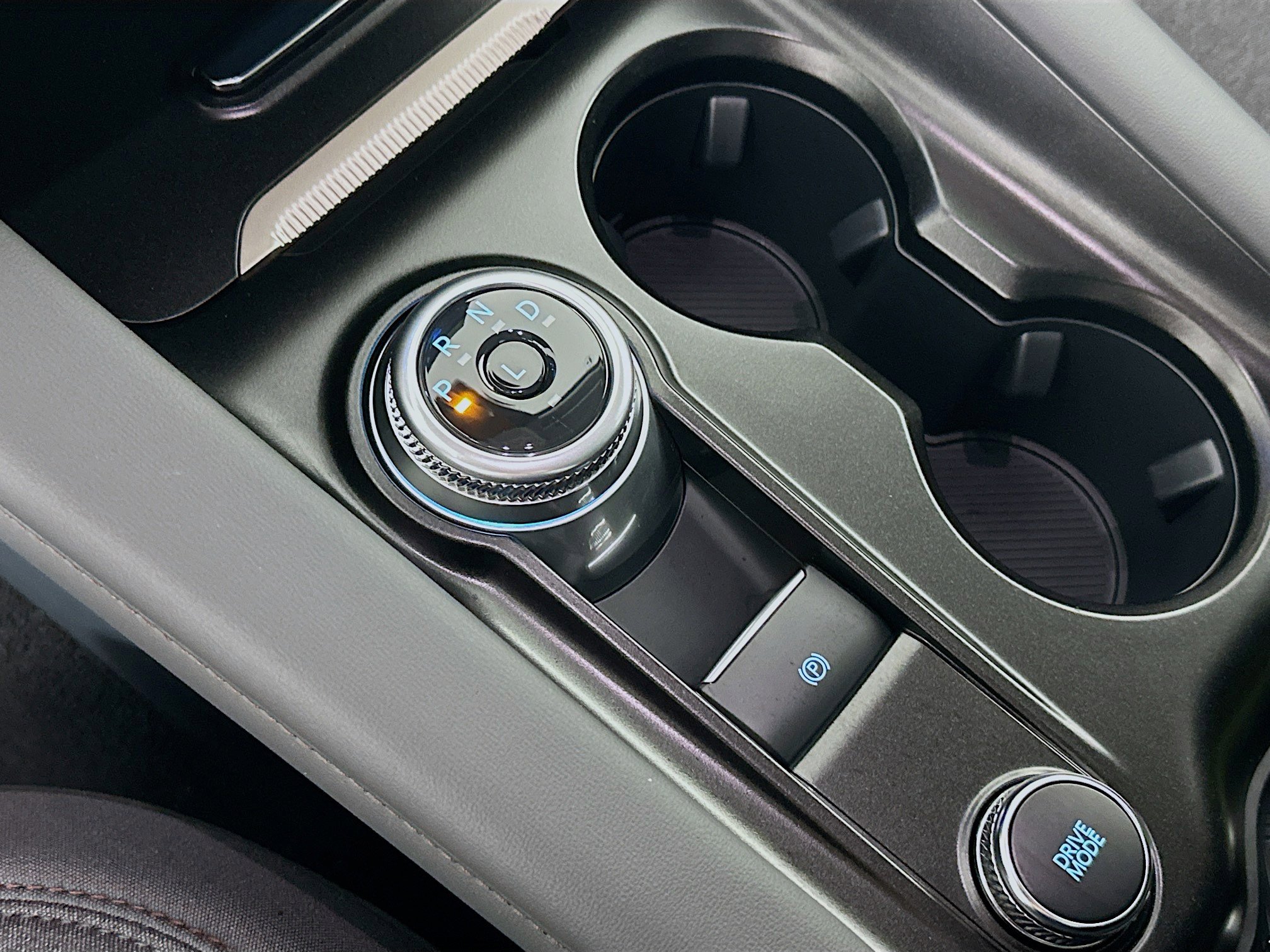 Used 2025 Ford Explorer Active image 25