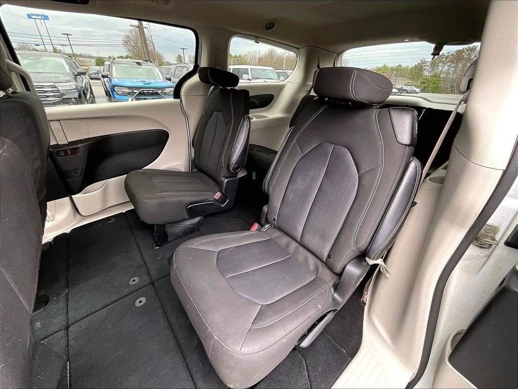 Used 2023 Chrysler Voyager LX FWD image 14