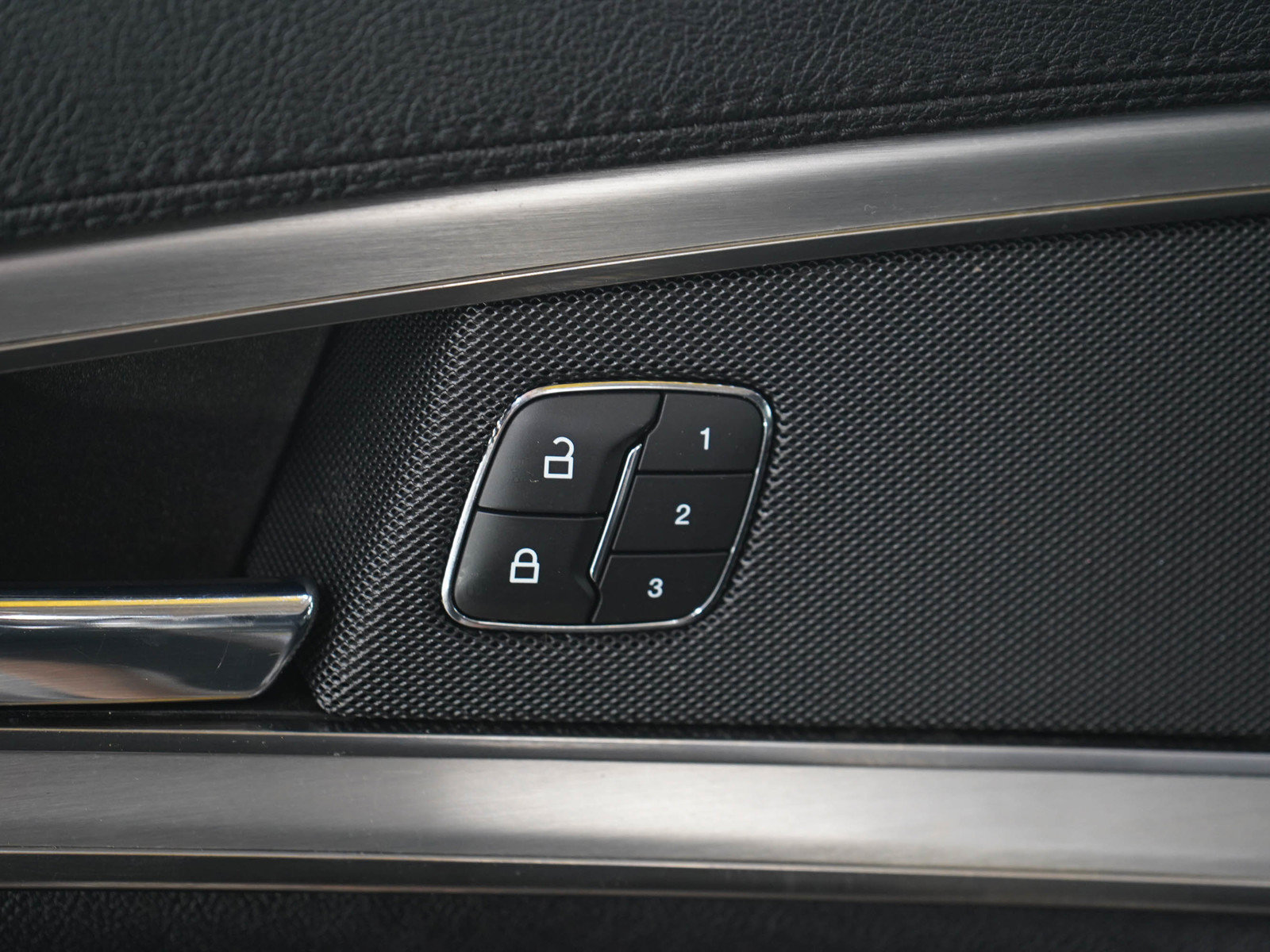 Used 2020 Lincoln Nautilus Premier AWD/4WD image 24