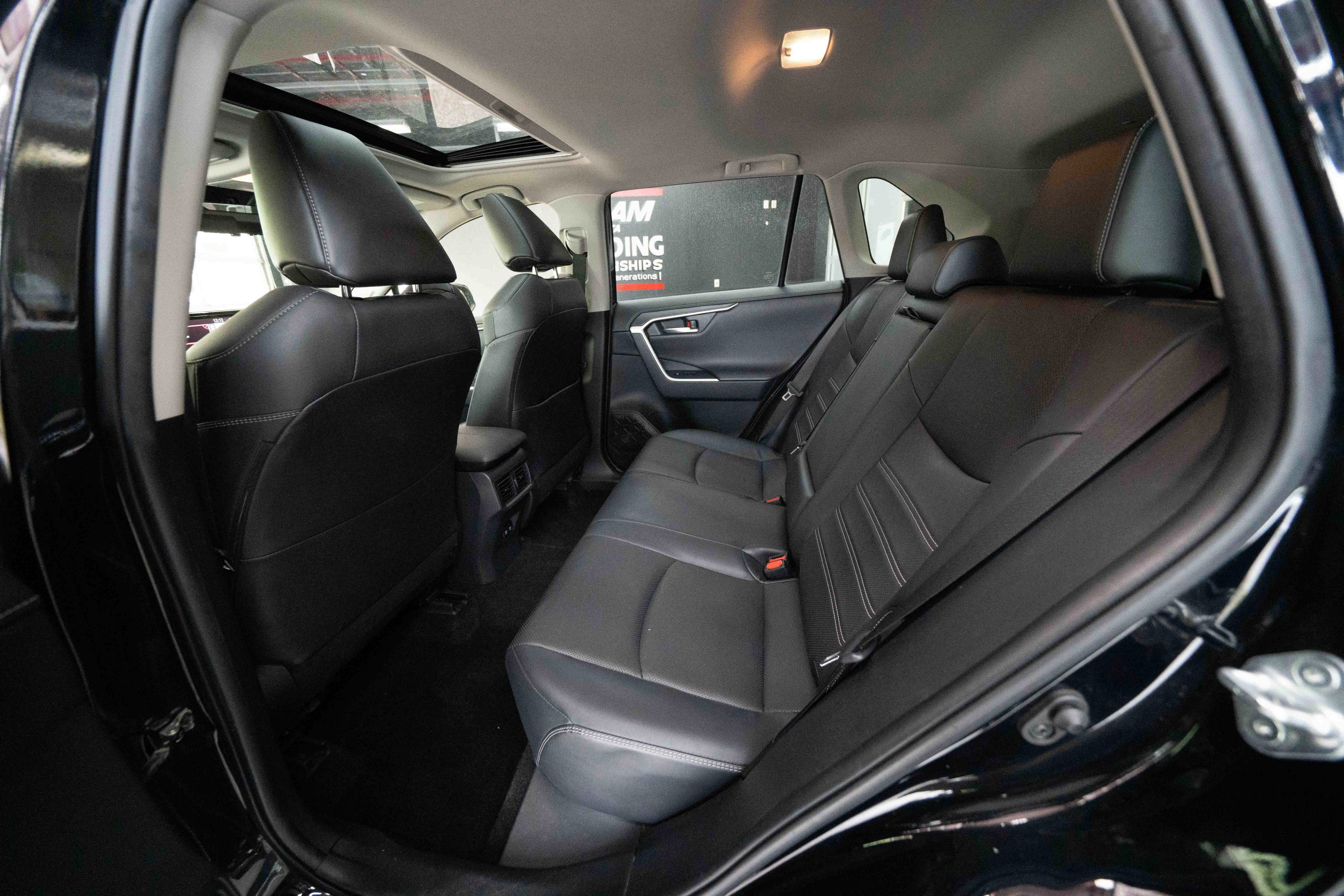 Used 2020 Toyota RAV4 Limited AWD/4WD image 23