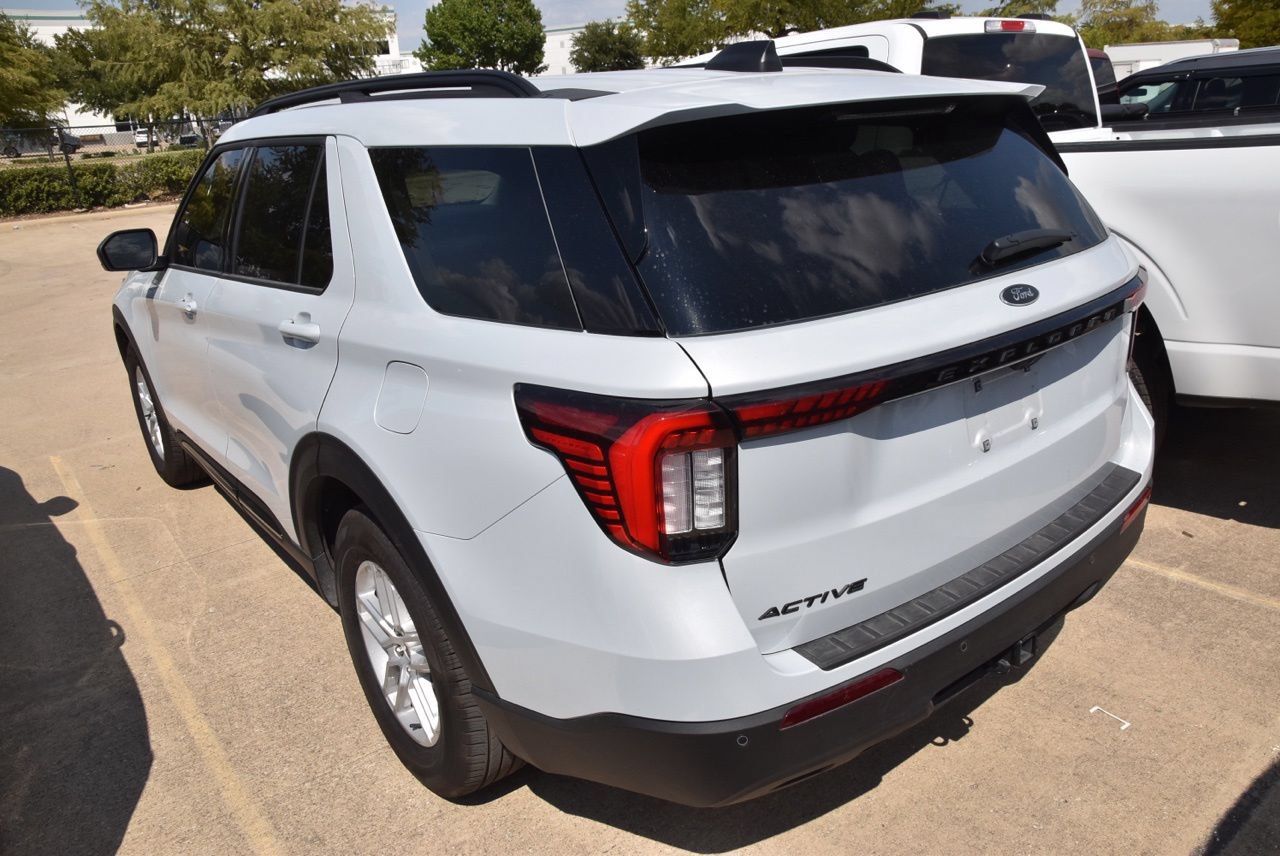 Certified 2026 Ford Explorer Active RWD image 6