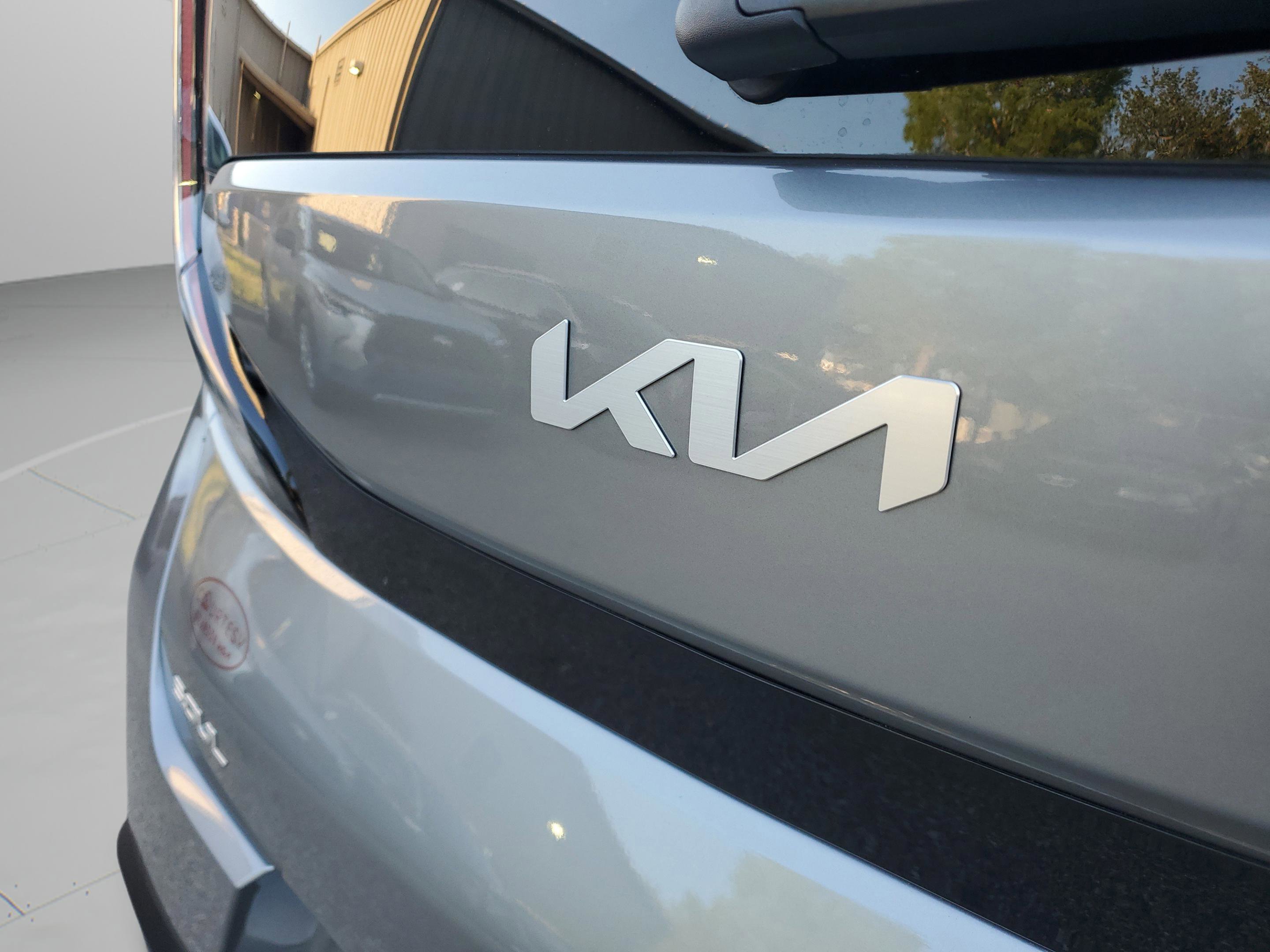 Certified 2025 Kia Soul LX w/ LX Technology Package FWD image 29