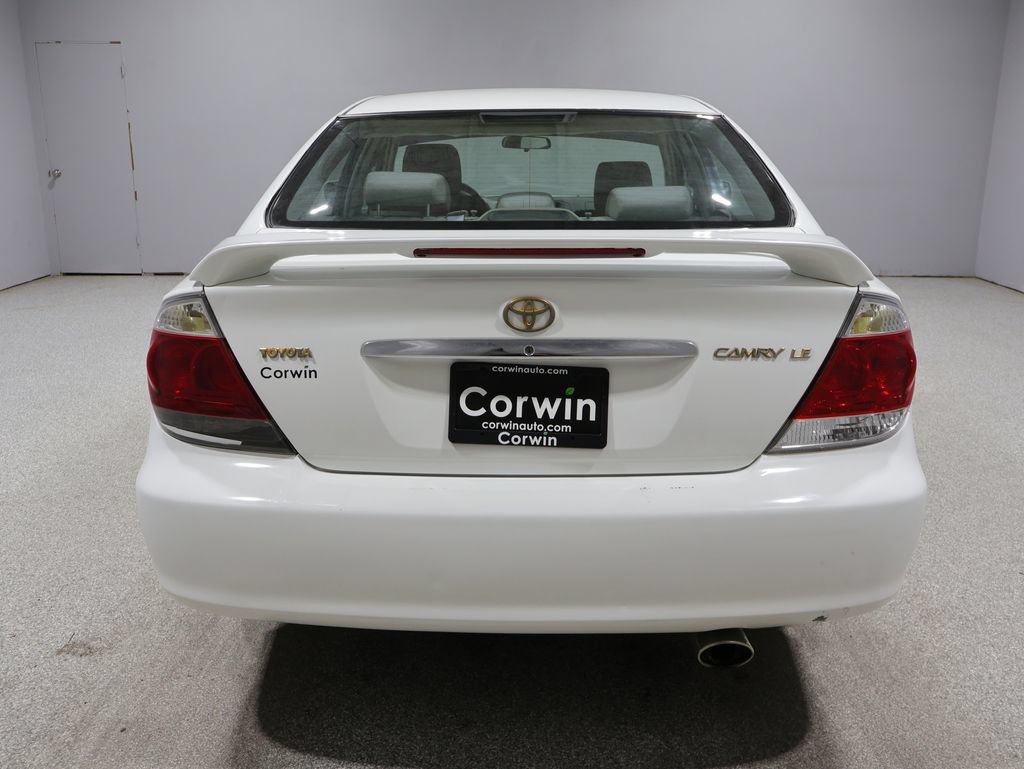 Used 2005 Toyota Camry LE FWD image 3