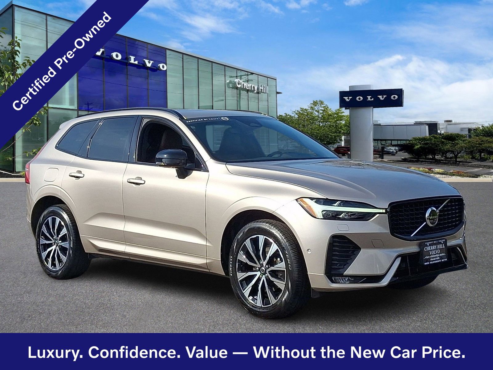 Certified 2023 Volvo XC60 B5 Plus AWD/4WD image 1