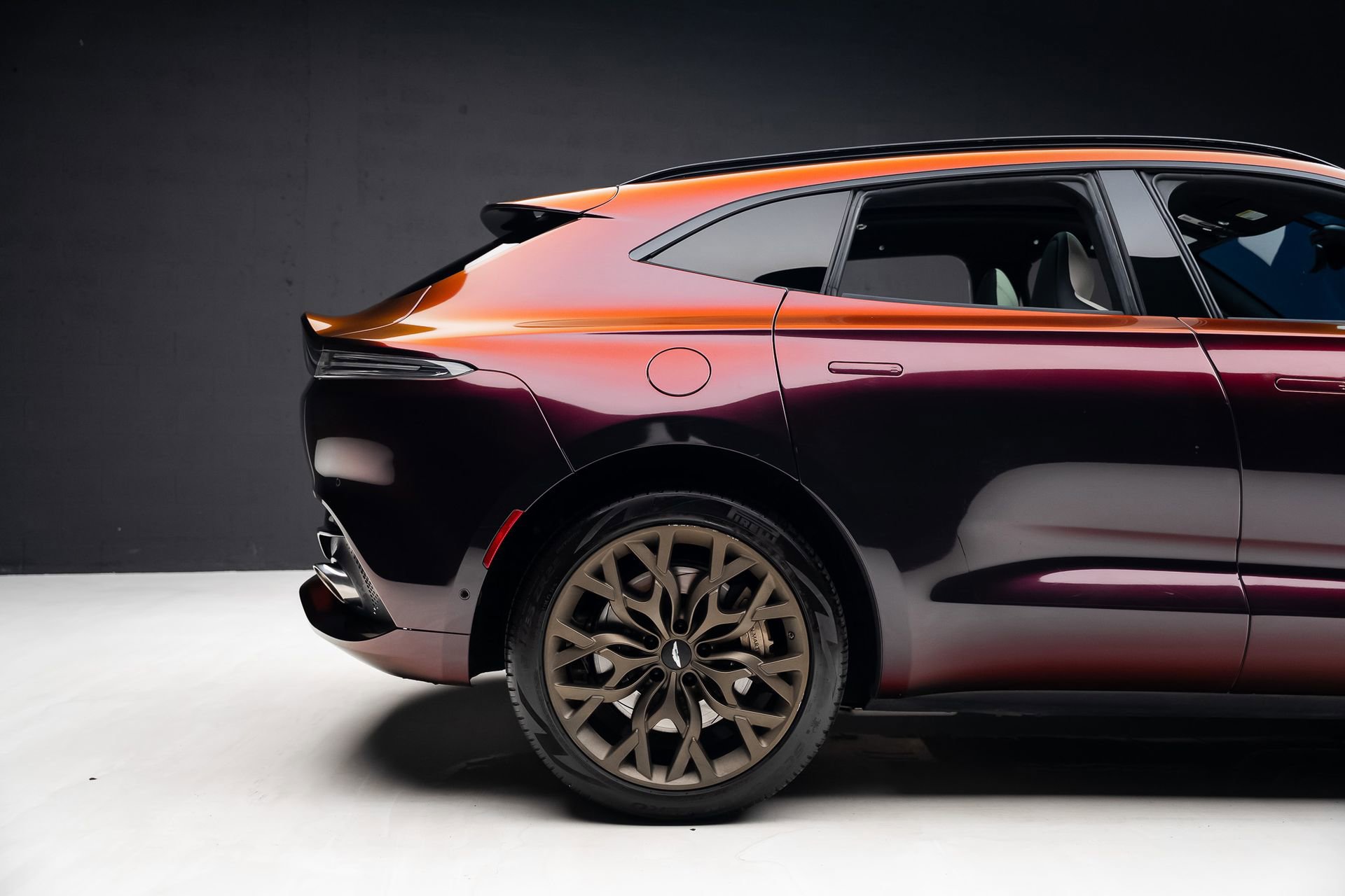 Used 2023 Aston Martin DBX AWD/4WD image 35