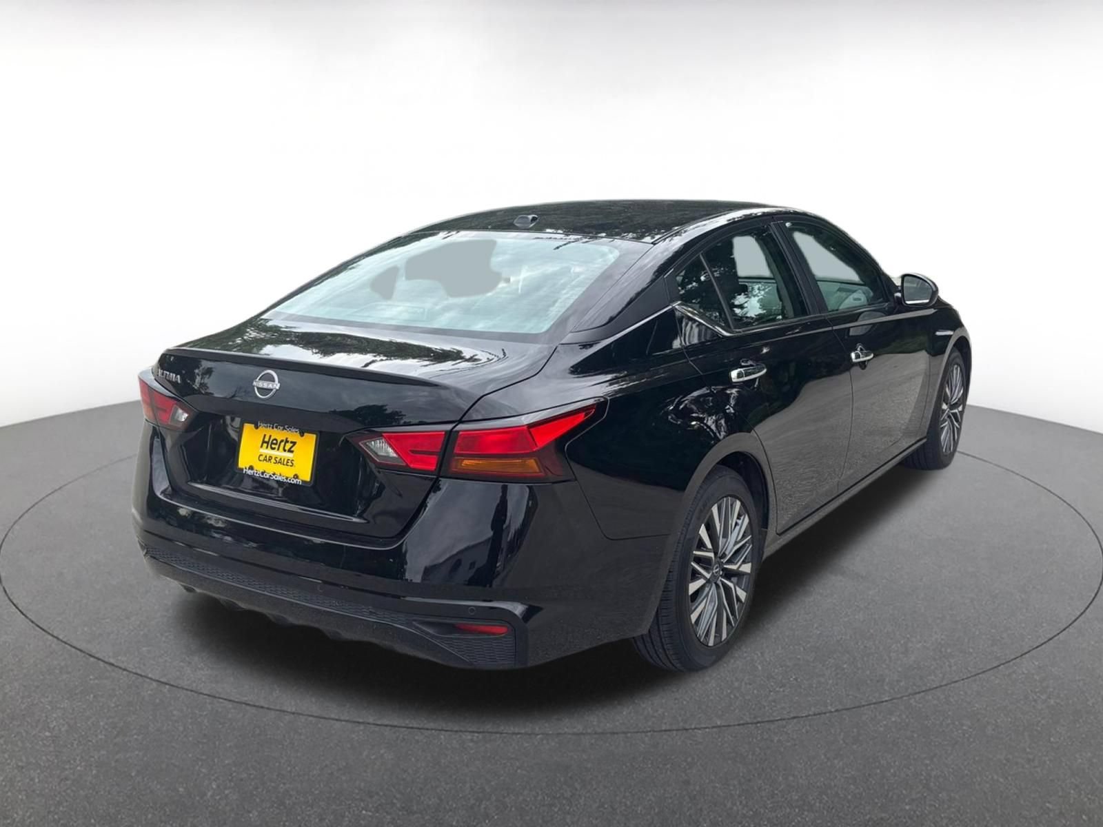 Used 2025 Nissan Altima 2.5 SV FWD image 8