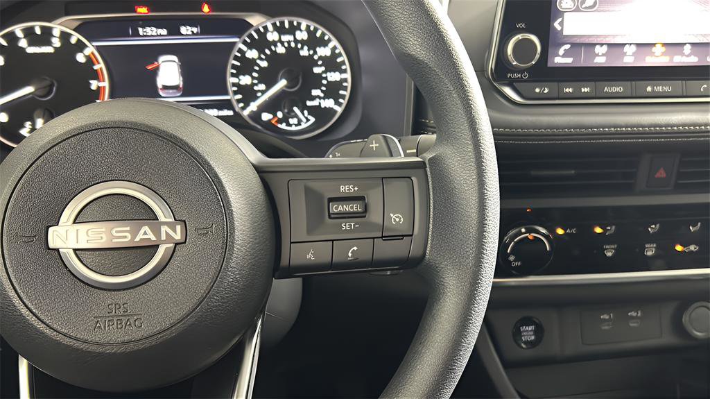 Used 2024 Nissan Rogue S image 27