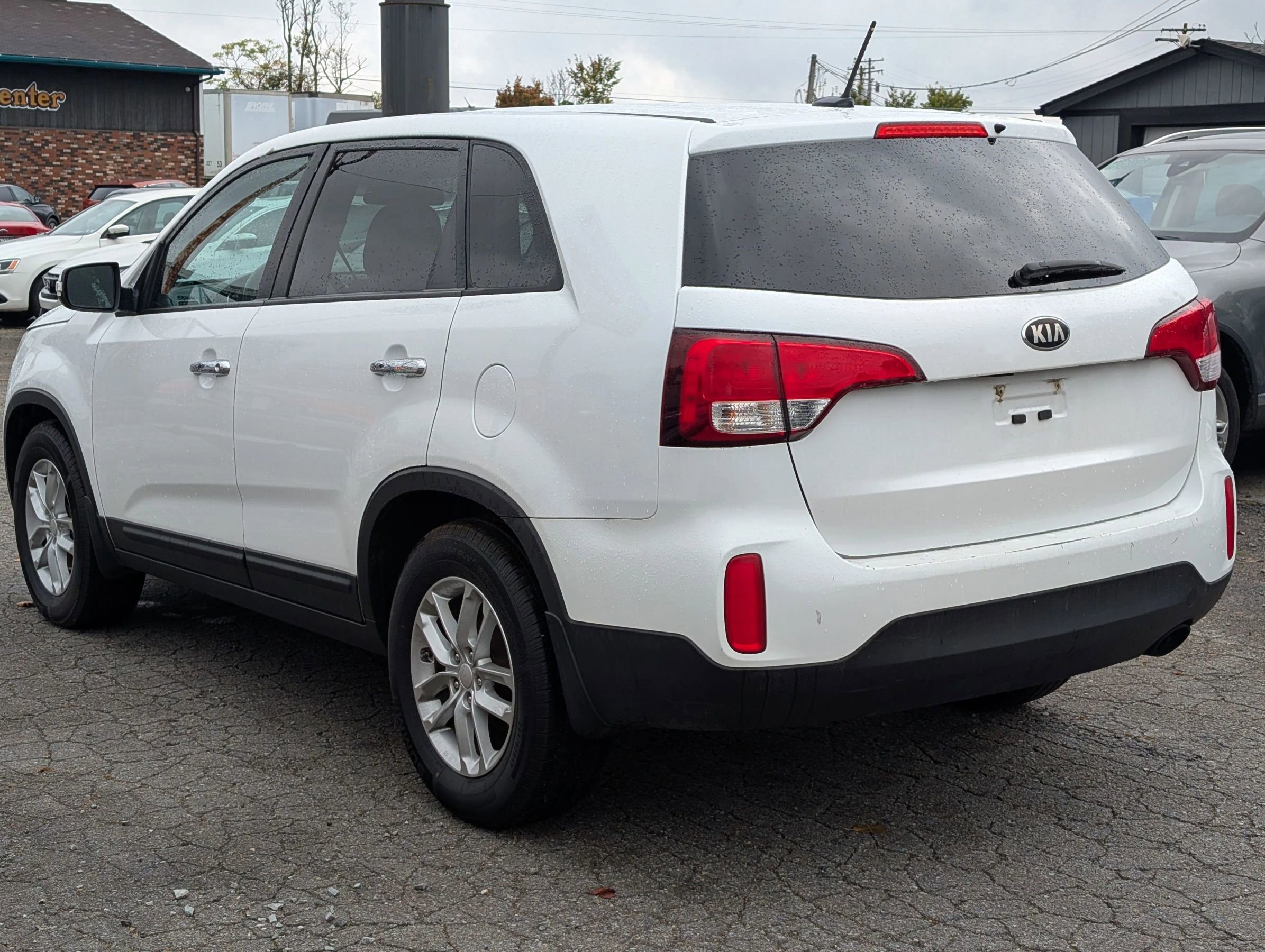 Used 2015 Kia Sorento LX image 3
