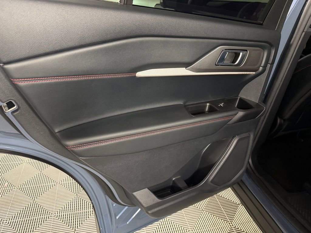 Used 2025 Ford Explorer ST image 25