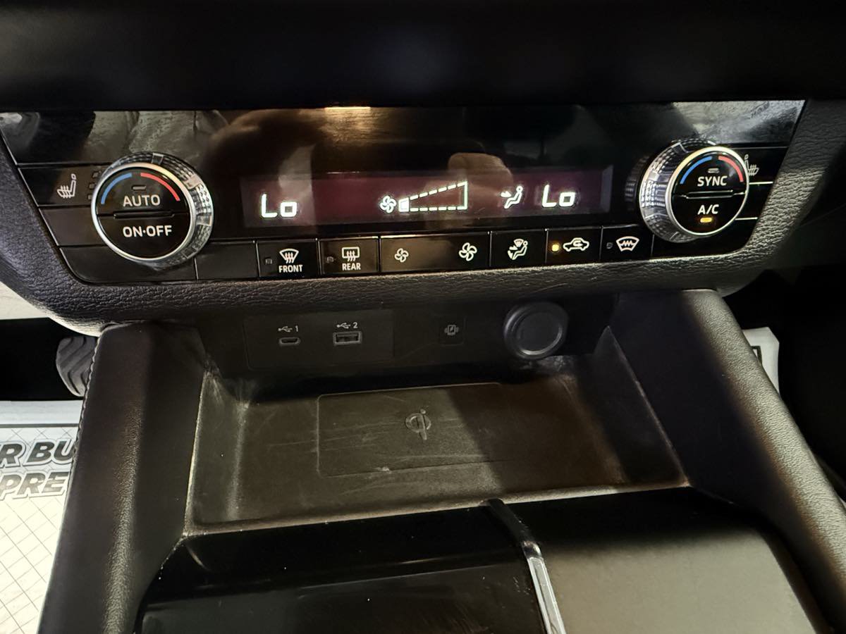 Used 2024 Mitsubishi Outlander AWD image 22